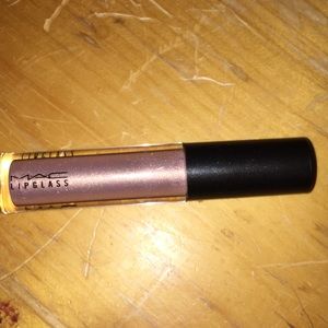 M.A.C Lipglass (oyster girl) Full Size never used